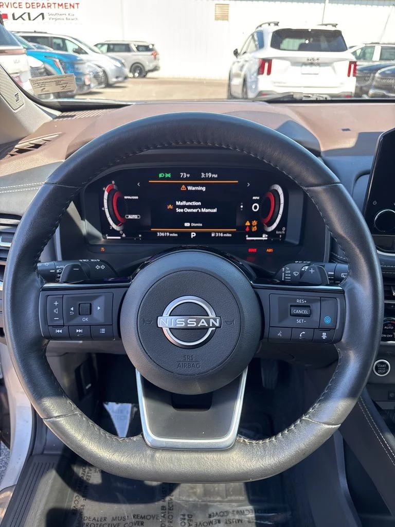 Used 2023 Silver Nissan Platinum image 13
