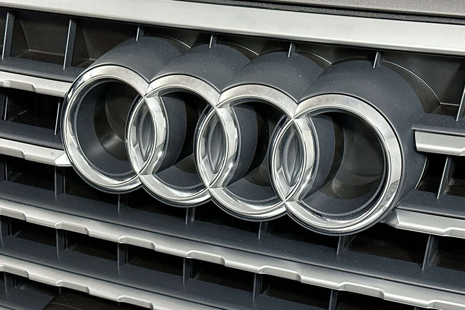 Used 2019 Samurai Gray Metallic Audi Premium image 16