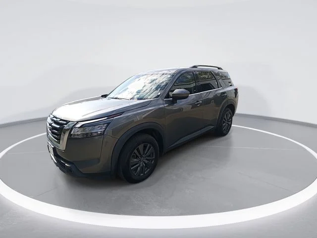 Used 2022 Gray Nissan SV image 4