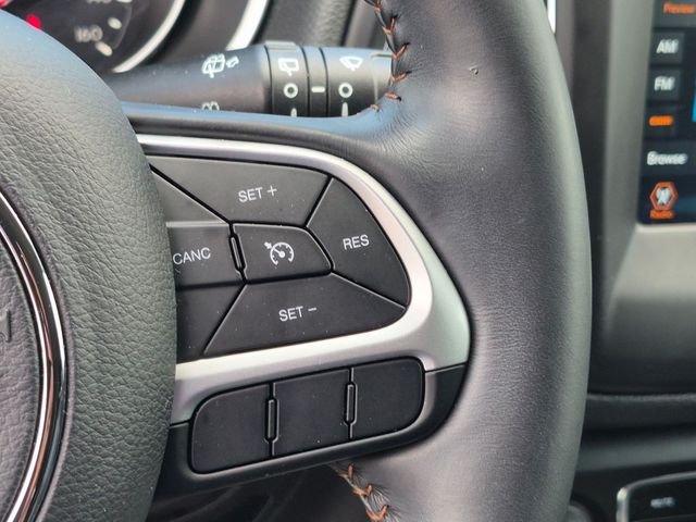 Used 2018 White Jeep Latitude image 16