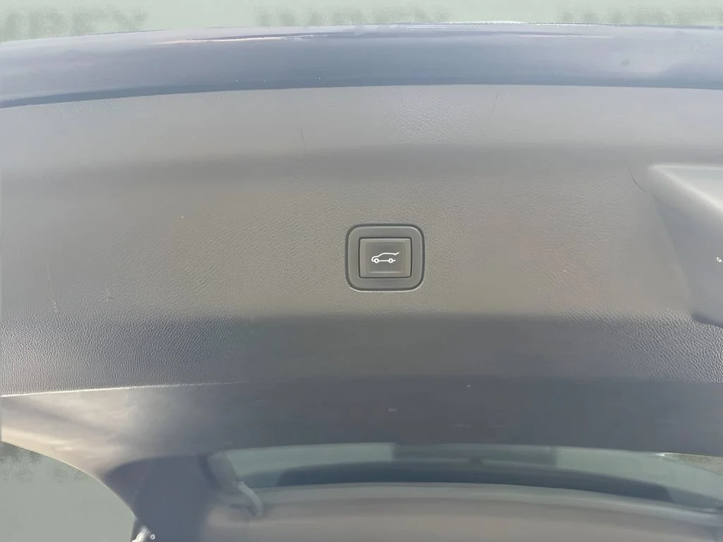 Used 2023 Black Chevrolet Z71 image 36