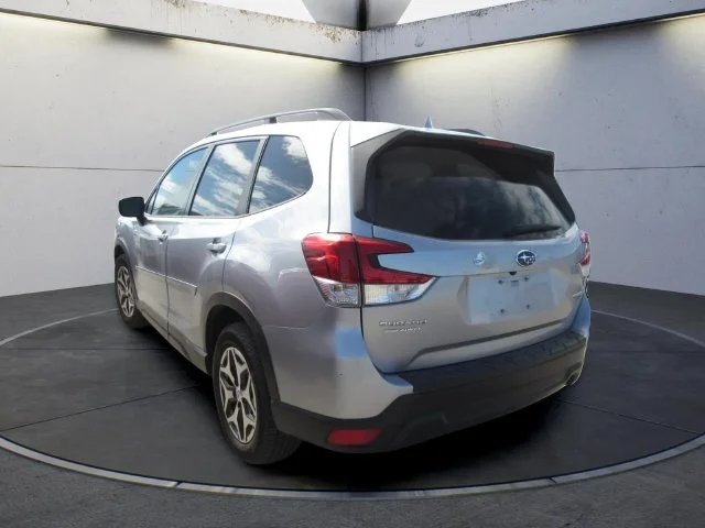 Used 2020 Ice Silver Metallic Subaru Premium image 4