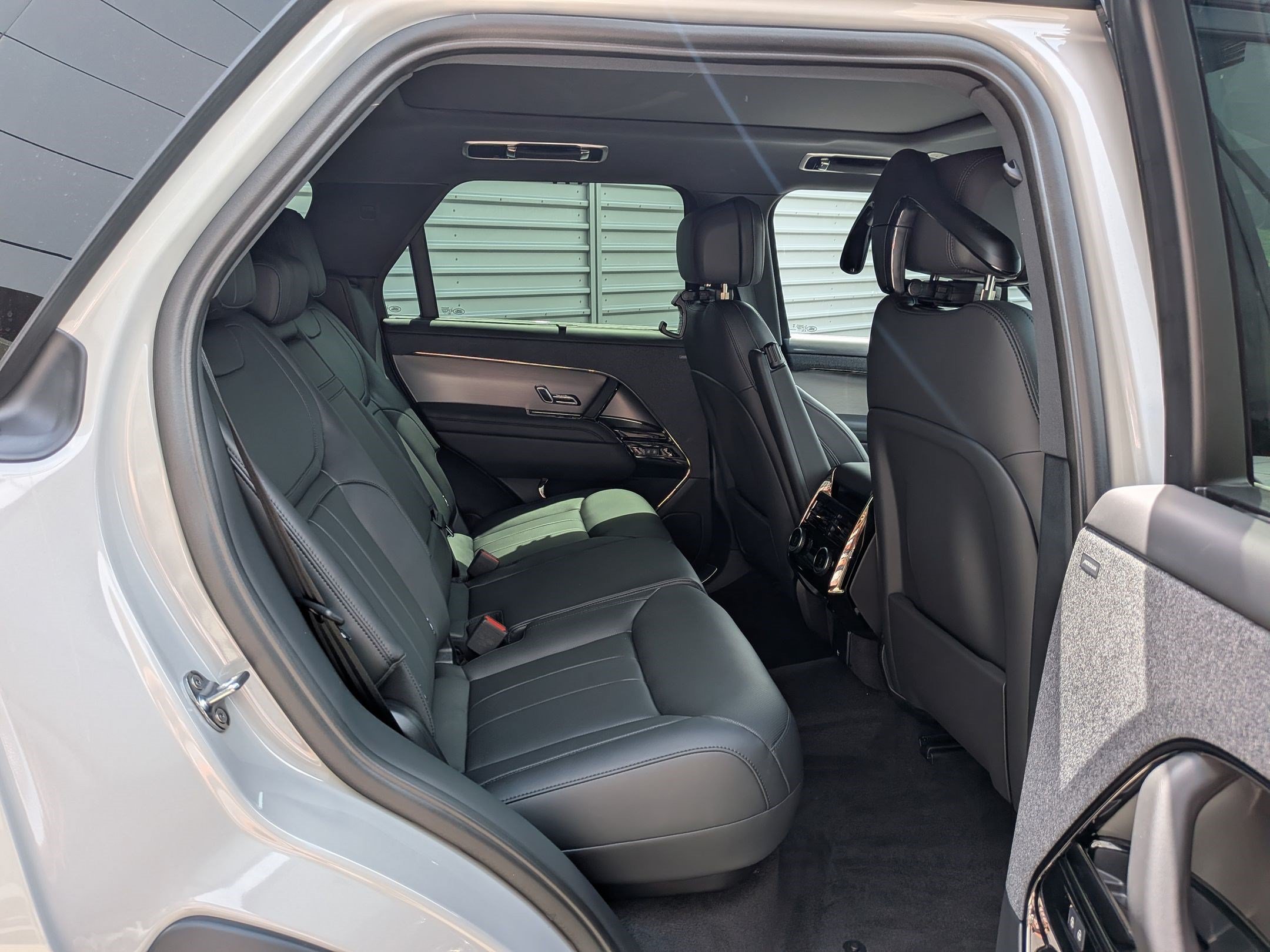 New 2026 Borasco Grey Land Rover P360 SE image 27