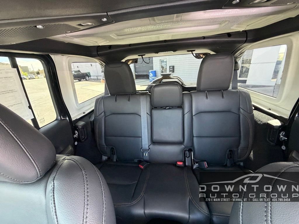 New 2026 Black Clear-Coat Exterior Paint Jeep Sahara image 15