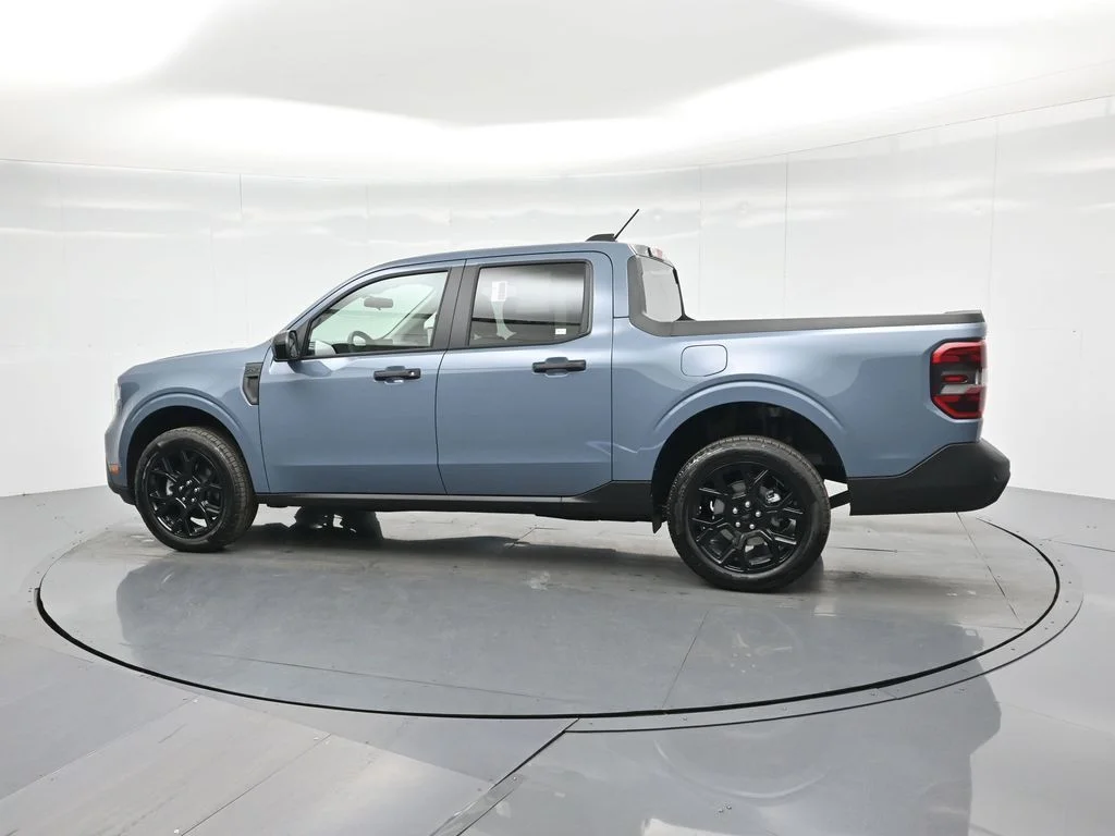 New 2025 Azure Gray Metallic Tri-Coat Ford XLT image 24