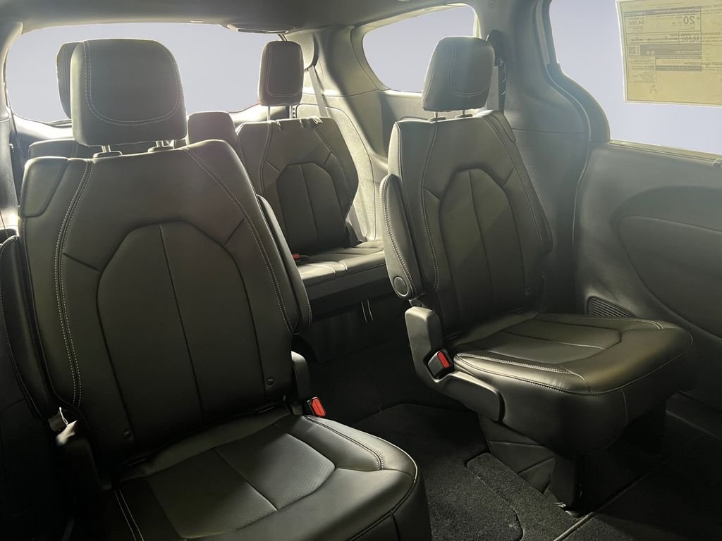 2026 Chrysler Pacifica Select - Photo 18