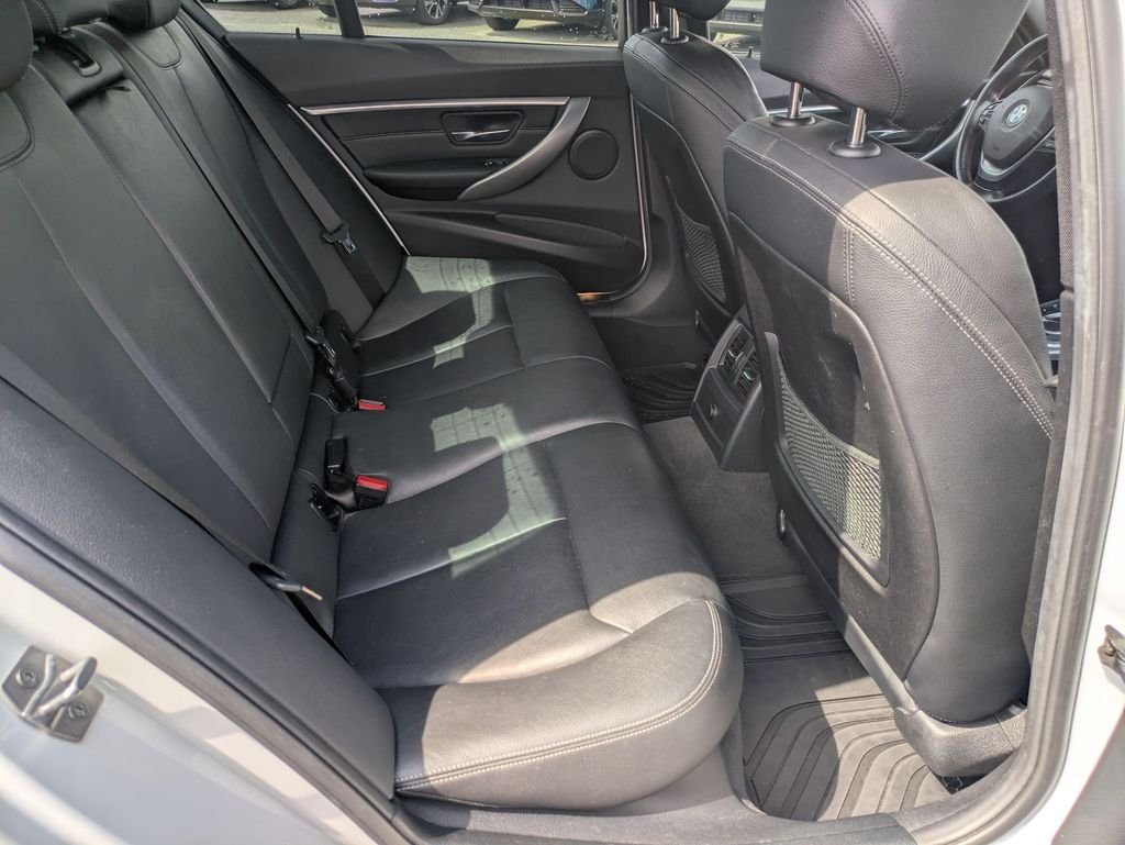 Used 2018 White BMW 330e iPerformance image 21