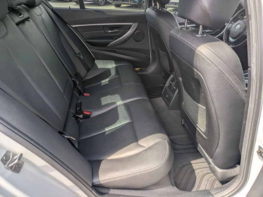 Used 2018 White BMW 330e iPerformance image 21