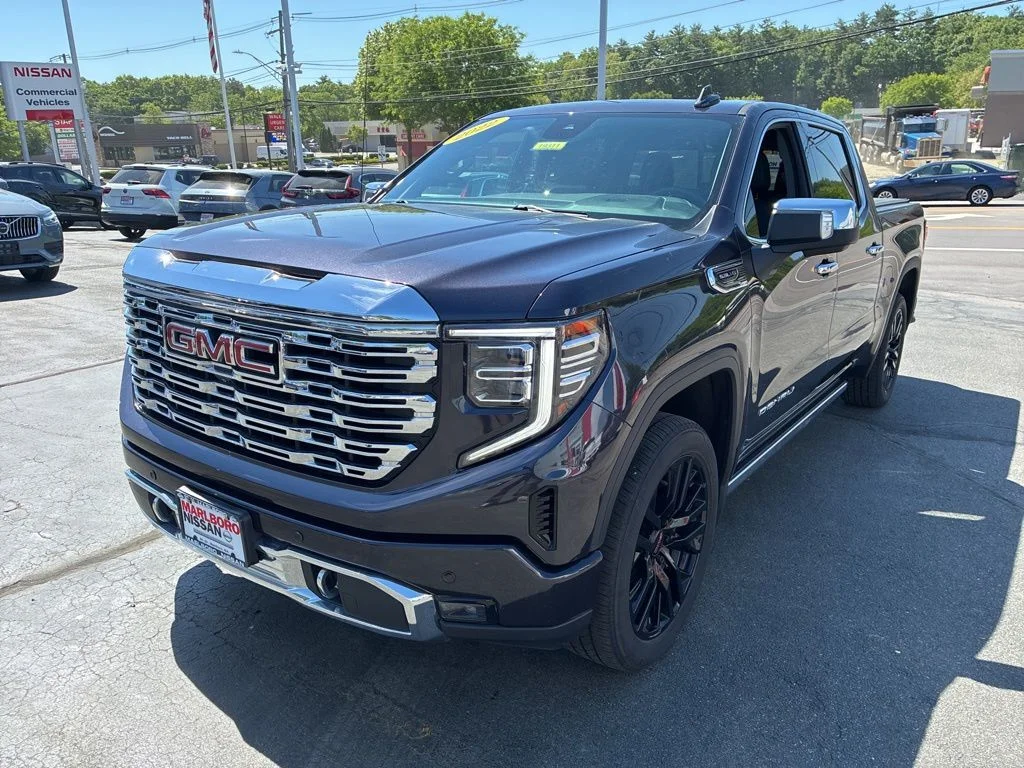 Used 2022 Silver GMC Denali image 3