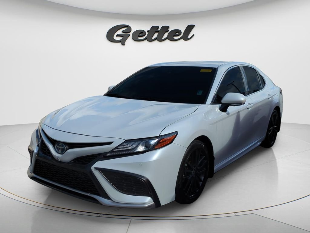 2022 Toyota Camry XSE Hybrid's photo