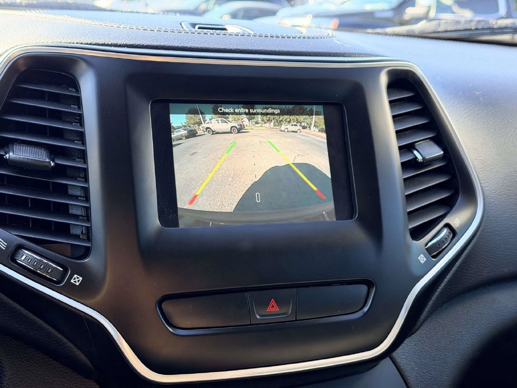 Used 2020 Black Jeep Latitude image 18