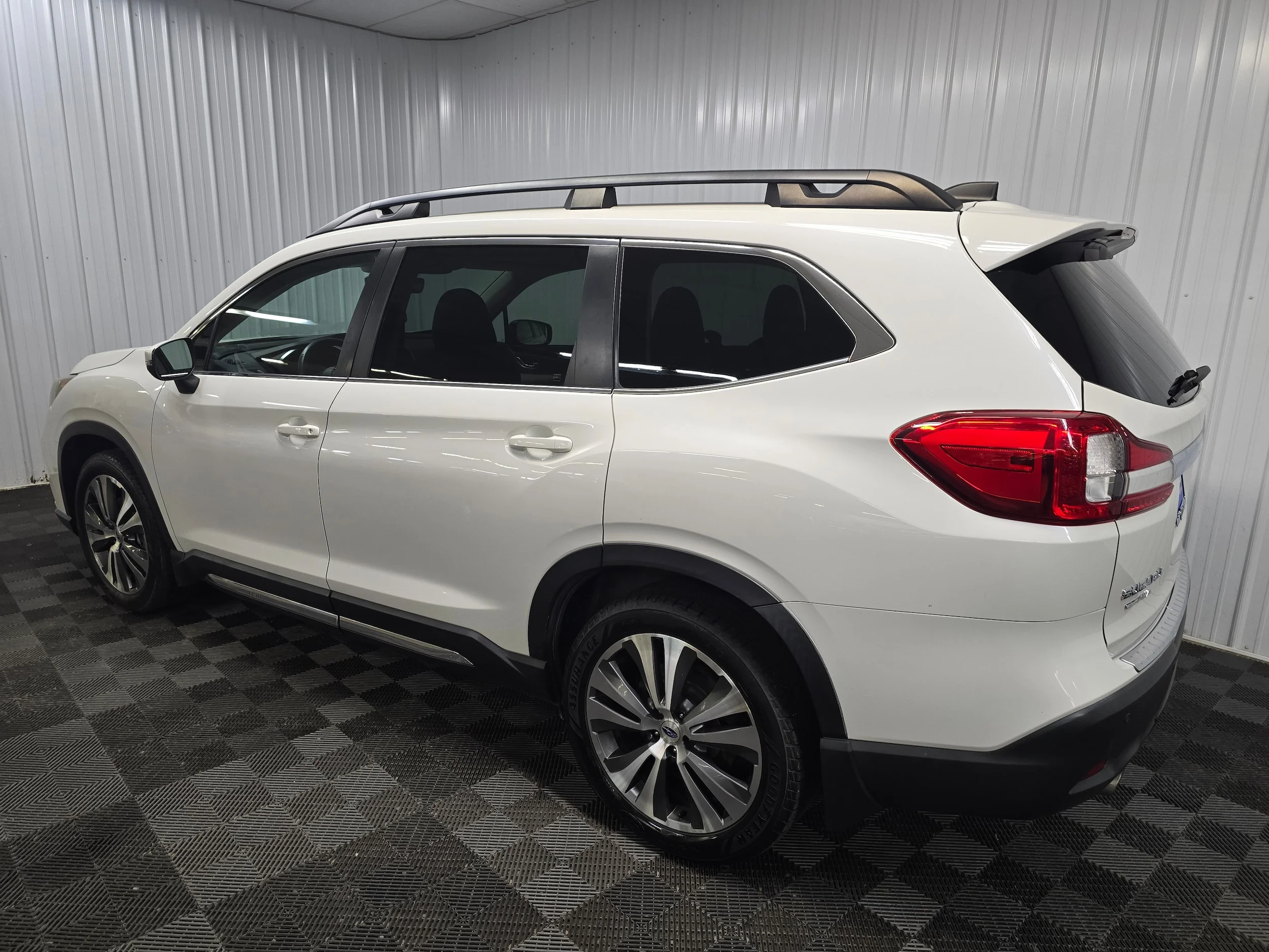 Used 2019 Crystal White Pearl Subaru Limited 7-Passenger image 9