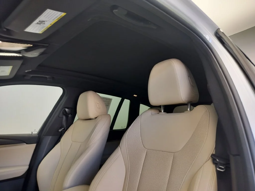 Used 2024 White BMW sDrive30i image 10