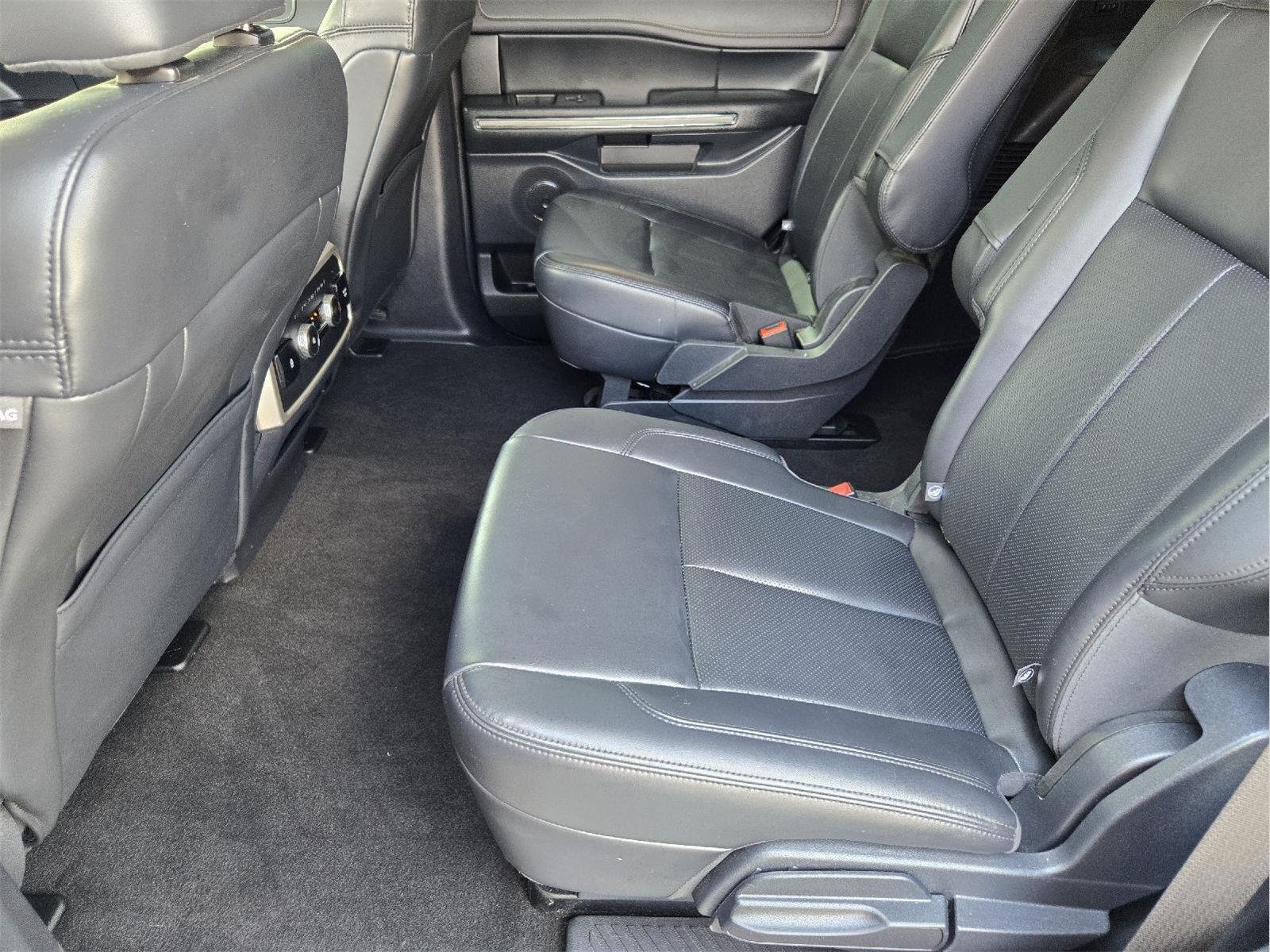 Used 2024 Iconic Silver Ford XLT image 29