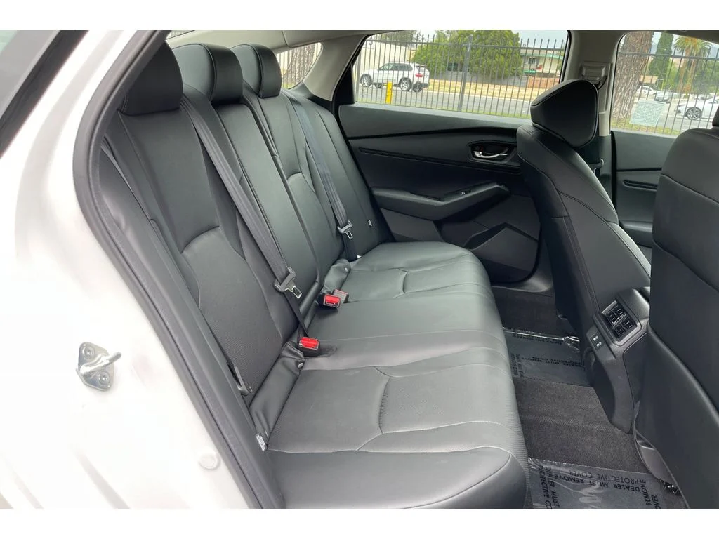 Used 2025 Platinum White Pearl Honda EX-L image 16