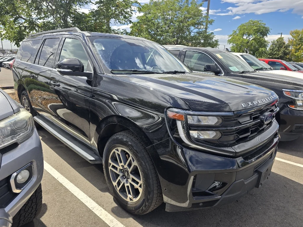 Used 2025 Agate Black Metallic Ford Active image 14