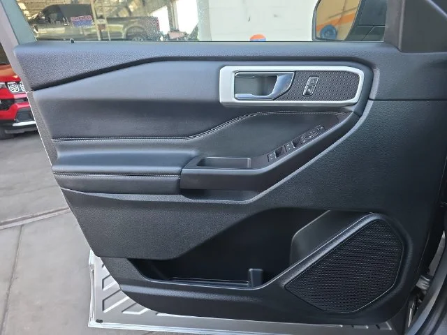 Used 2020 Silver Ford XLT image 28