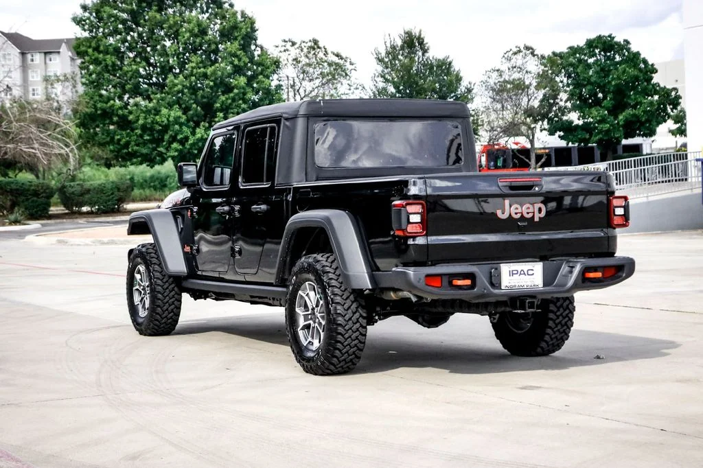 New 2025 Black Jeep Mojave image 5