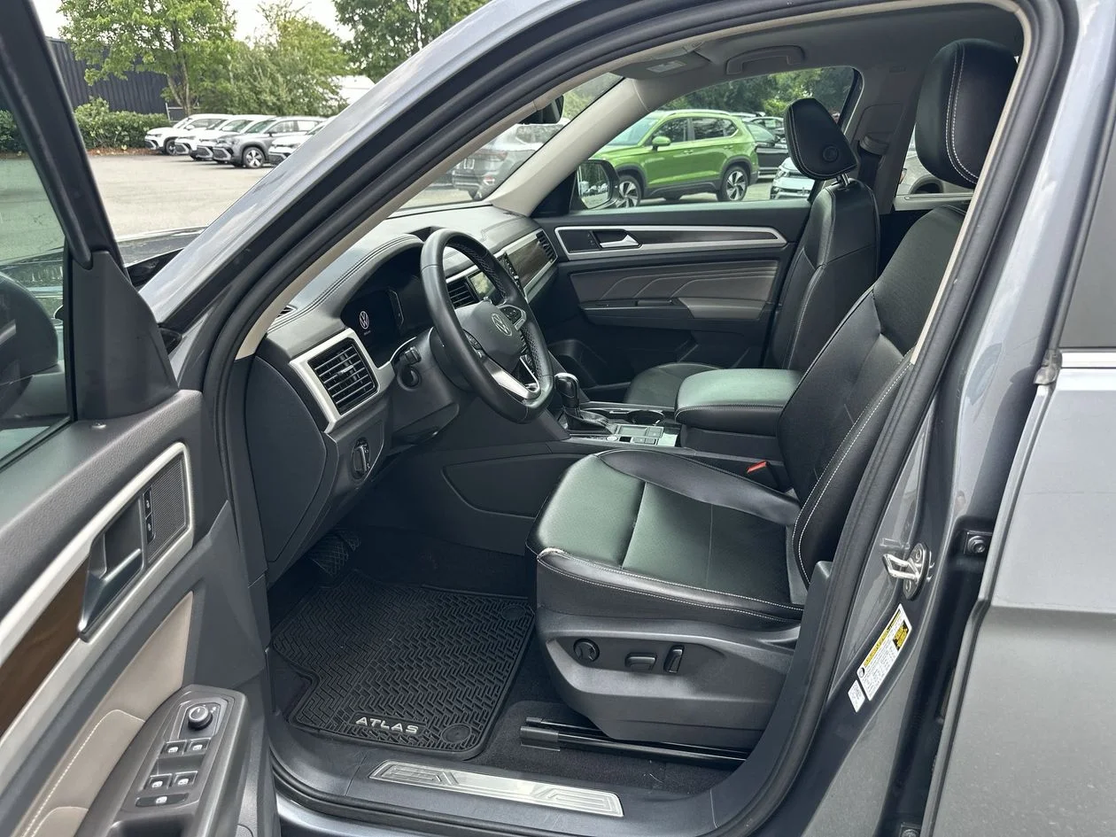 Used 2022 Gray Volkswagen 3.6L V6 SE w/Technology image 12