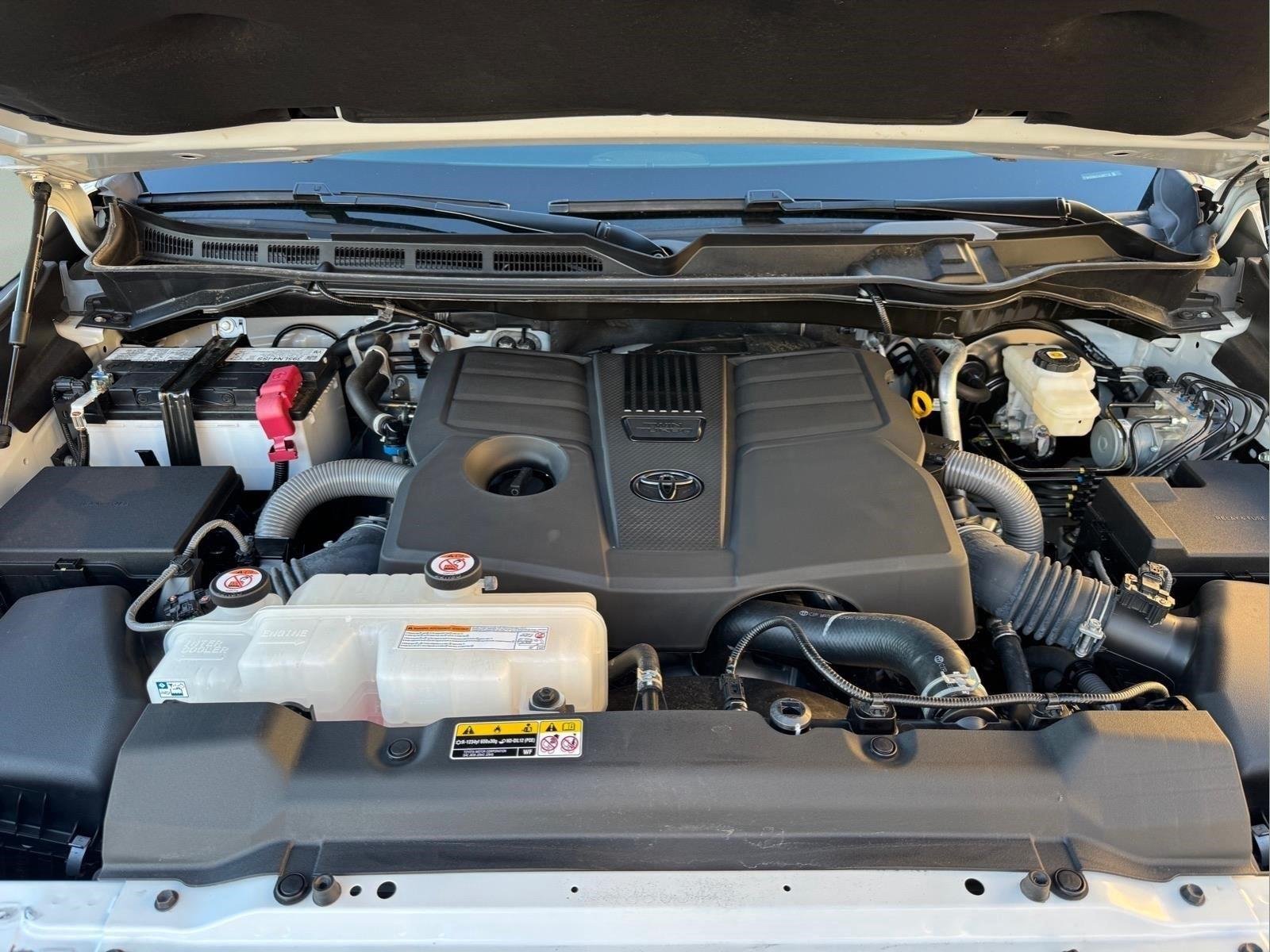 Used 2025 Wind Chill Pearl Toyota Limited image 10