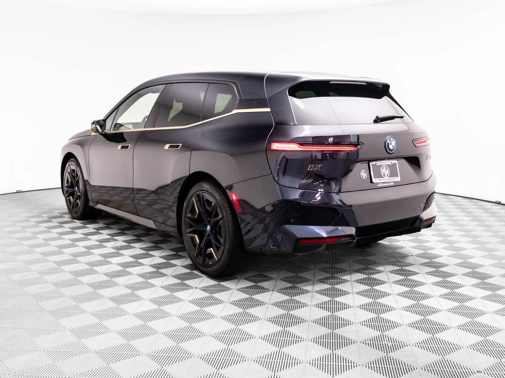 Used 2023 Black BMW M60 image 3