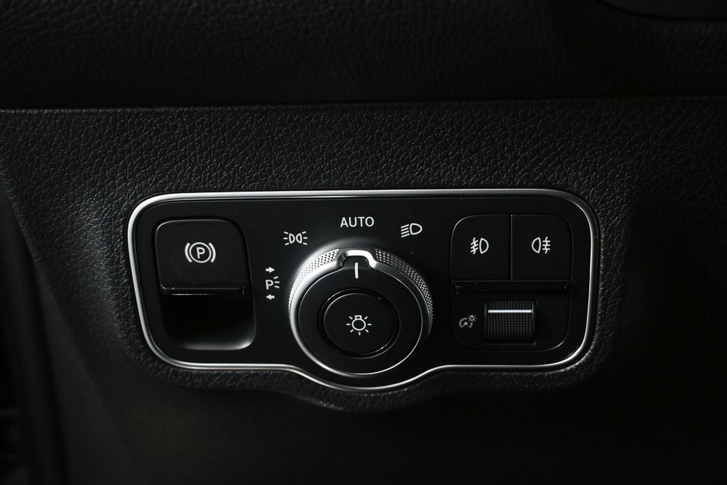New 2026 Night Black Mercedes-Benz GLB 250 image 9