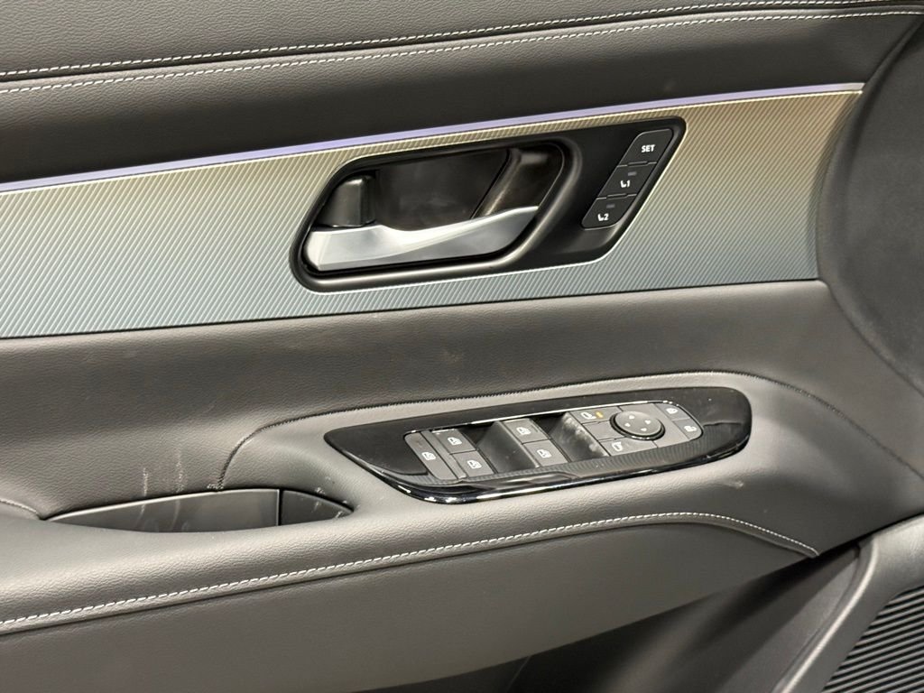 New 2026 White Nissan SL image 19