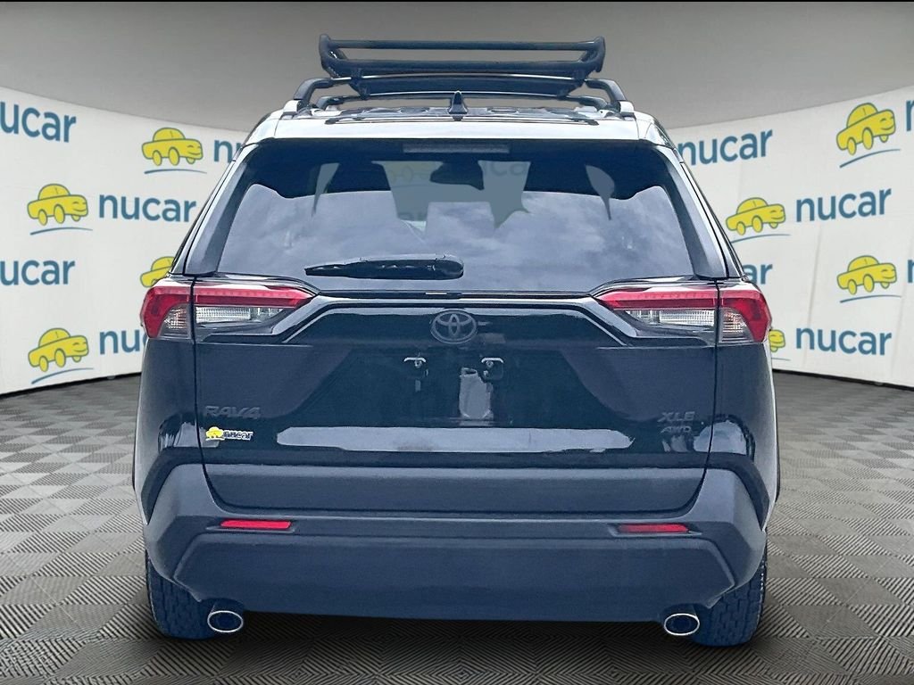 Used 2019 Black Toyota XLE image 3