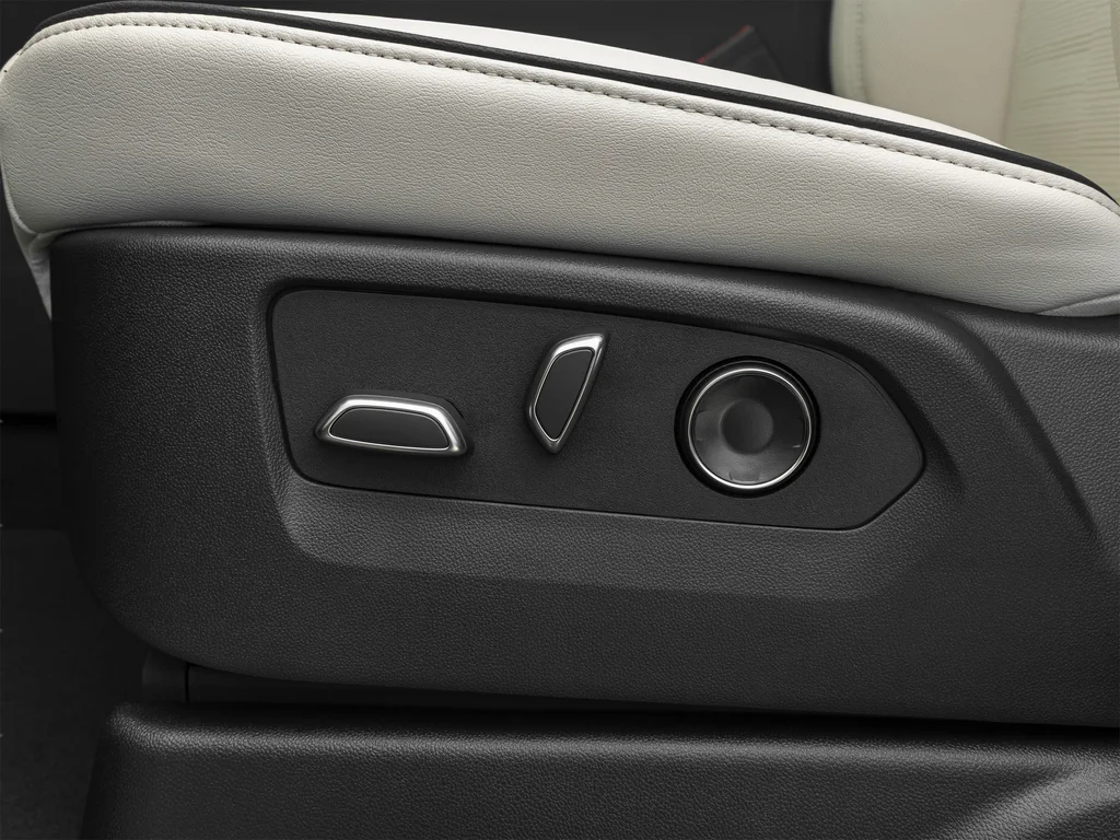 Used 2025 Black Cadillac Sport Platinum image 28