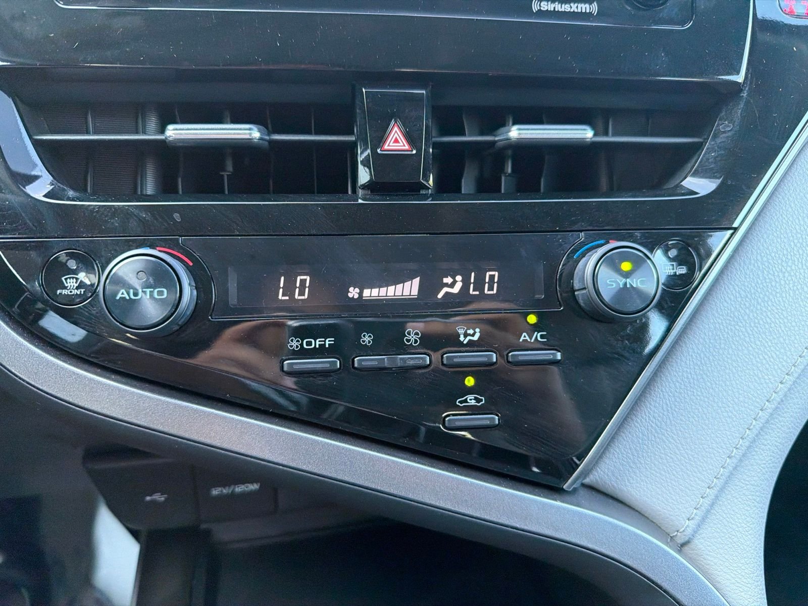 Used 2022 White Toyota LE image 18