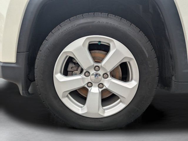 Used 2021 White Jeep Latitude image 52