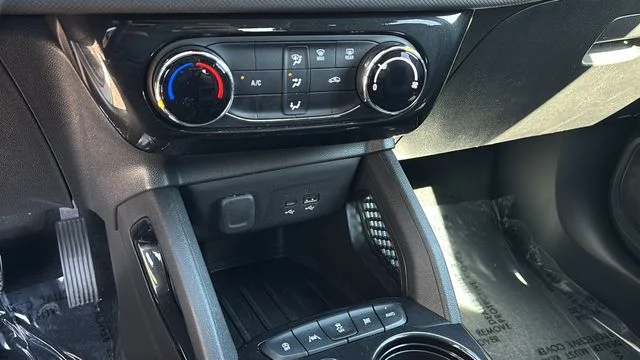 Used 2025 White Chevrolet LT image 30