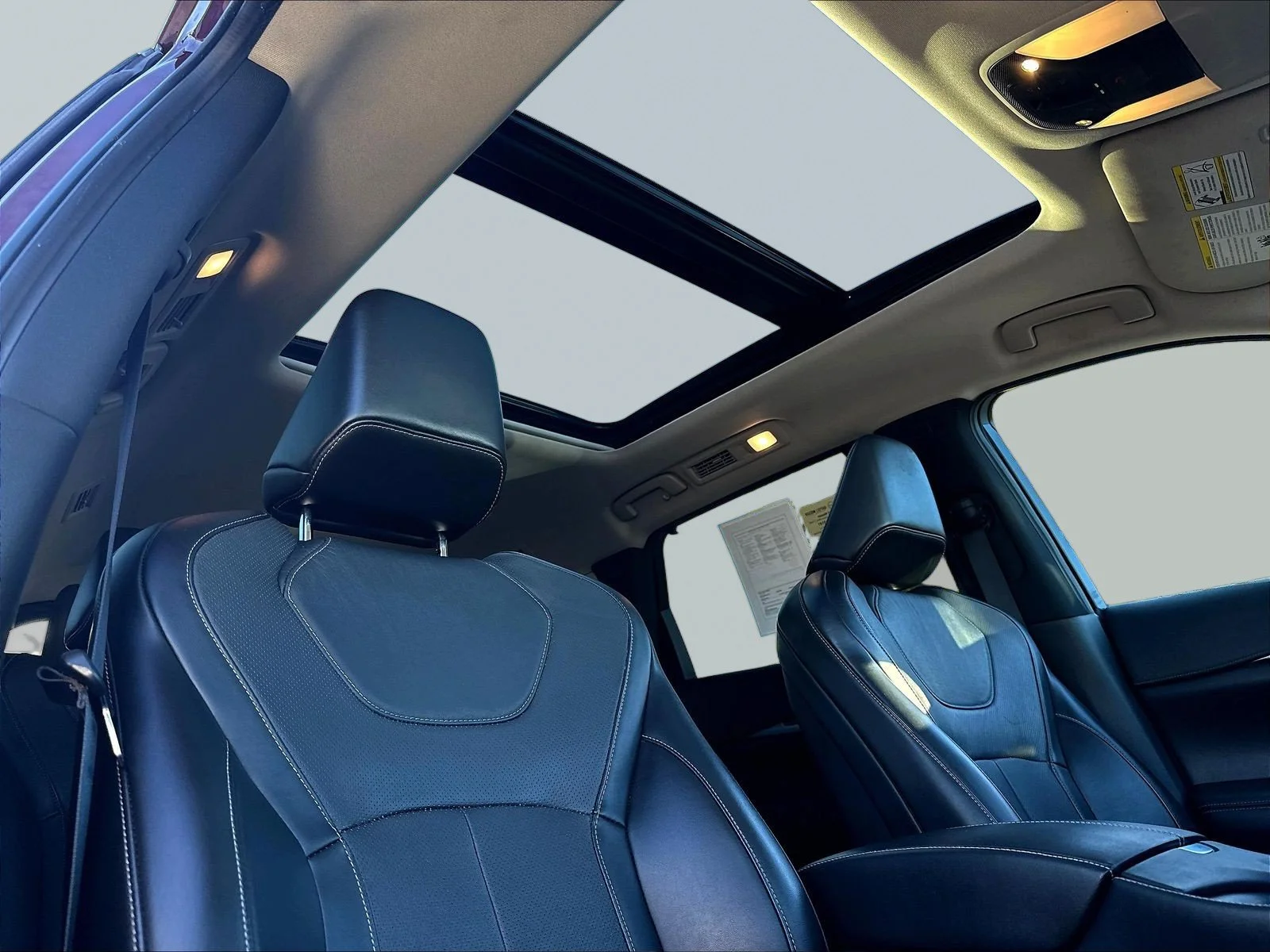 Used 2022 Bordeaux INFINITI LUXE image 29