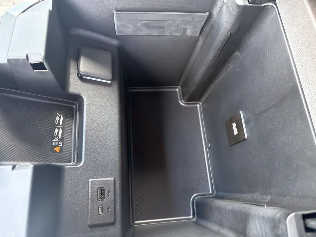 New 2026 Onyx Black GMC SLT image 30