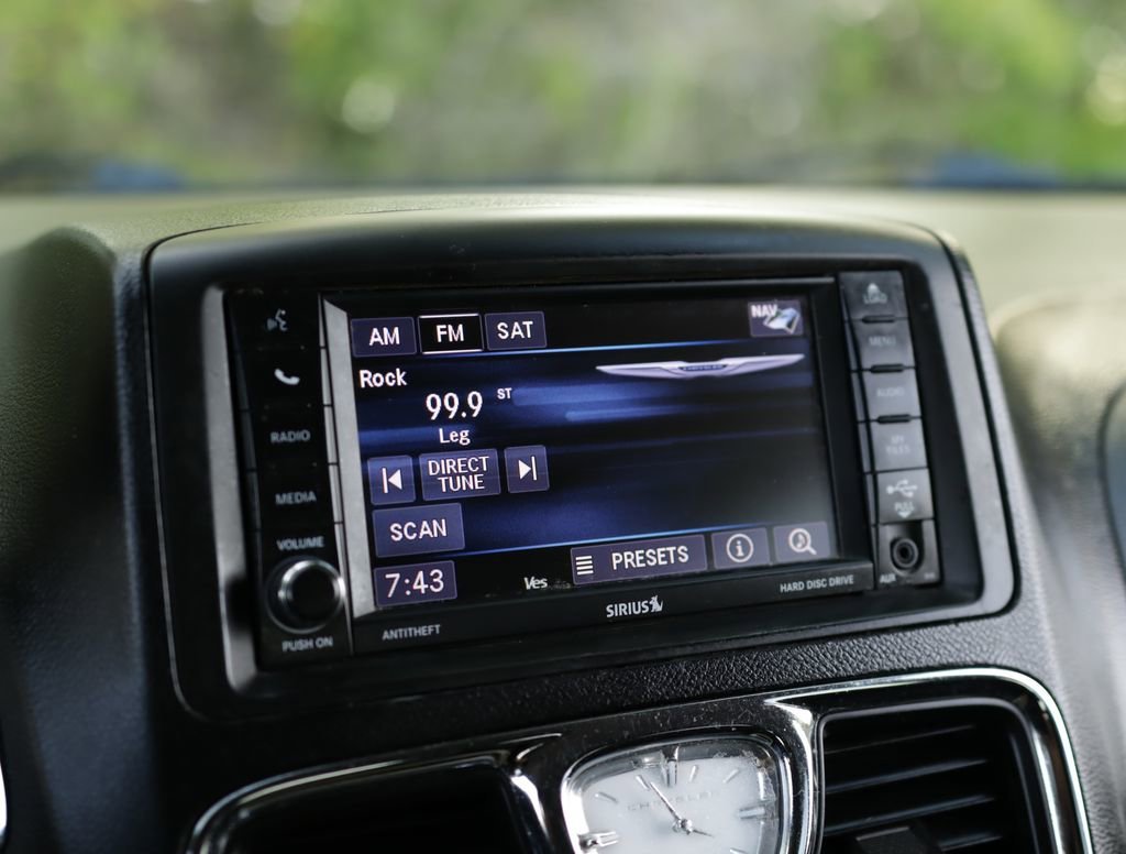 Used 2014 Silver Chrysler Touring-L 30th Anniversary image 28