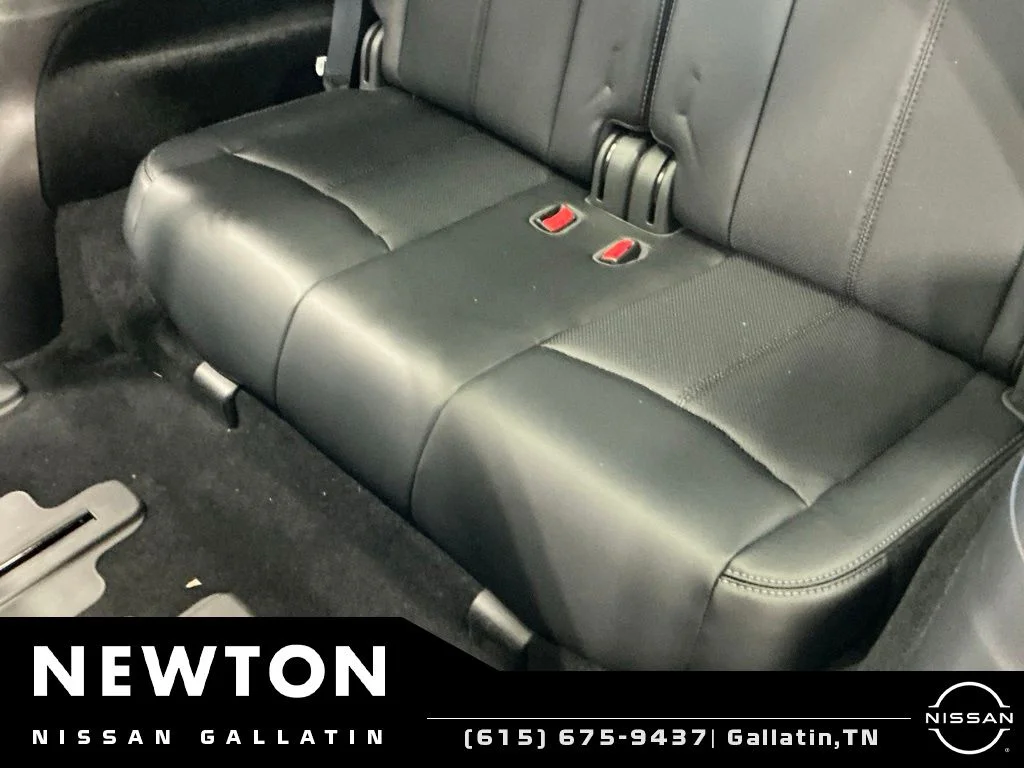 Used 2019 Pearl White Nissan Platinum image 24