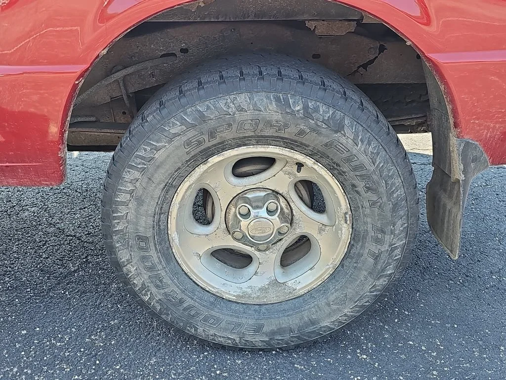 Used 2000 Red Ford XL image 36