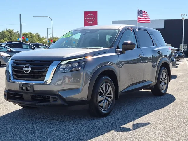 2025 Nissan Pathfinder S