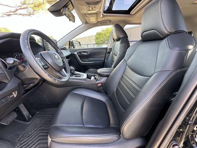 Used 2020 Black Toyota XLE Premium image 27