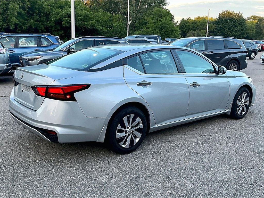 Used 2023 Silver Nissan 2.5 S image 6