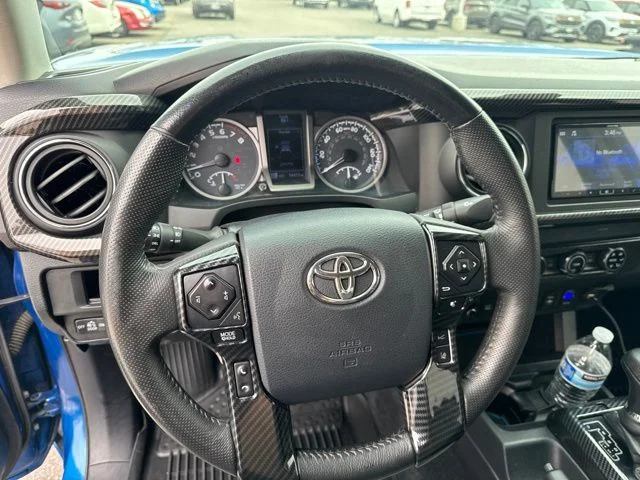 Used 2018 Blue Toyota SR5 image 7