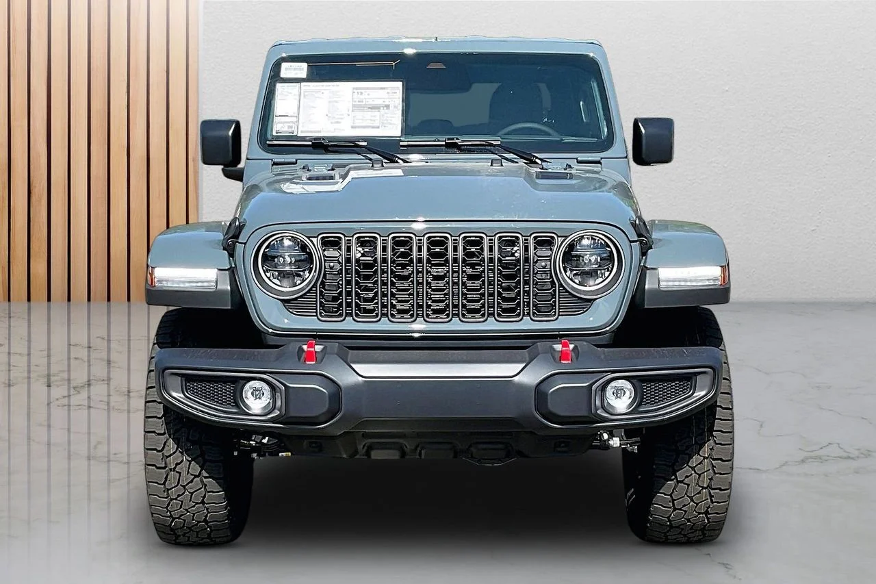 New 2026 Anvil Clear-Coat Exterior Paint Jeep Rubicon image 3