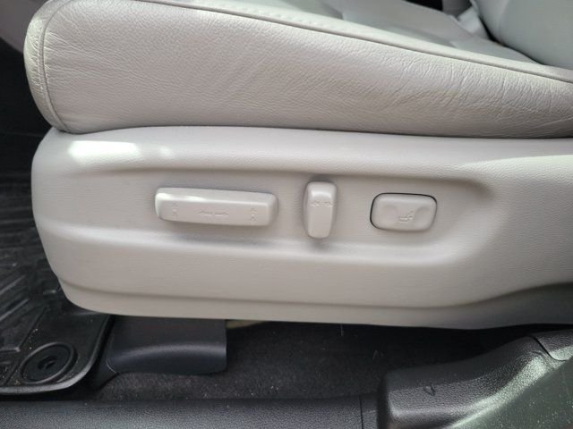Used 2019 Modern Steel Metallic Honda Touring image 24