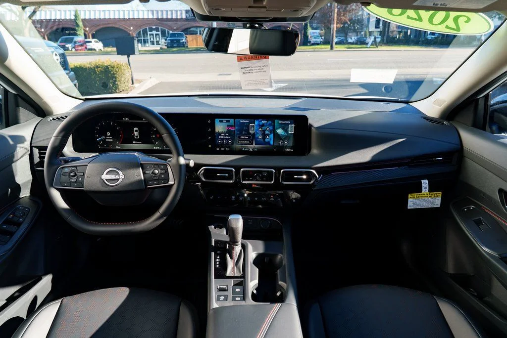 New 2026 Aspen White TriCoat / Super Black Two-tone Nissan SR image 9