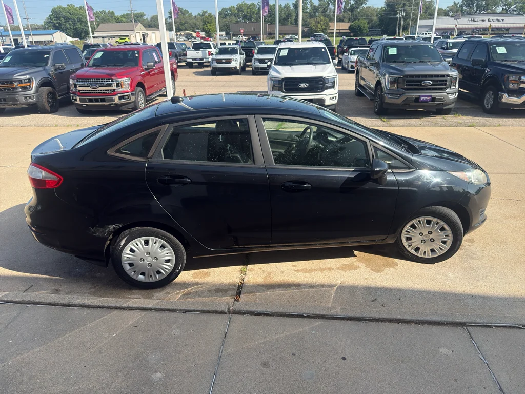 Used 2019 Shadow Black Ford S image 7