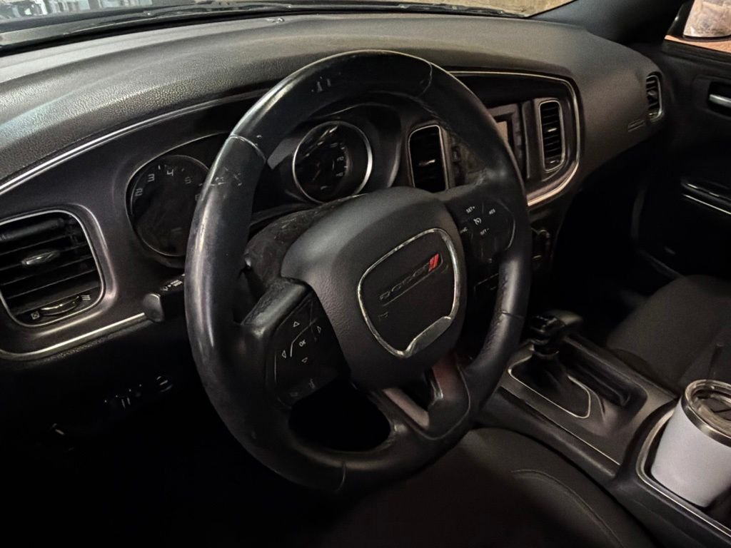 Used 2015 Crystal Metallic Dodge SE image 9