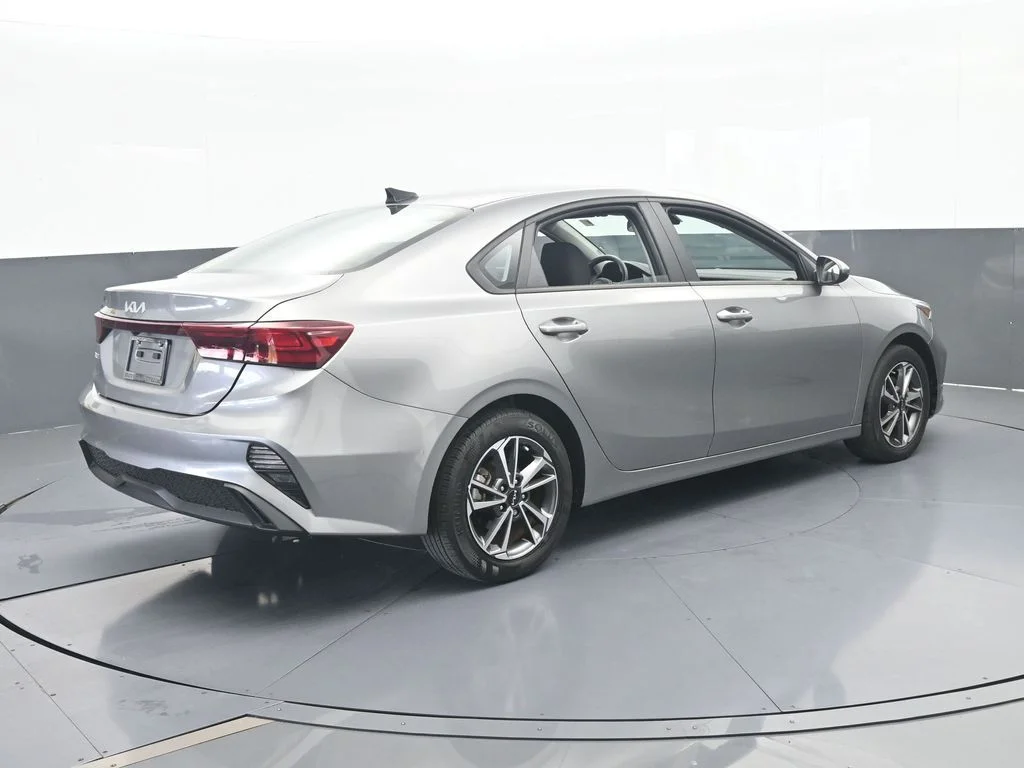 Used 2022 Steel Gray Kia LXS image 6