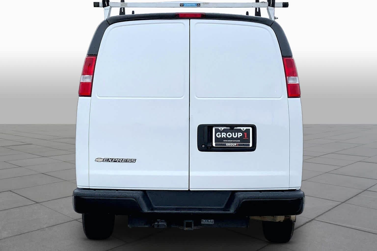 Used 2021 SUMMIT WHITE Chevrolet RWD 2500 Regular Wheelbase WT image 5
