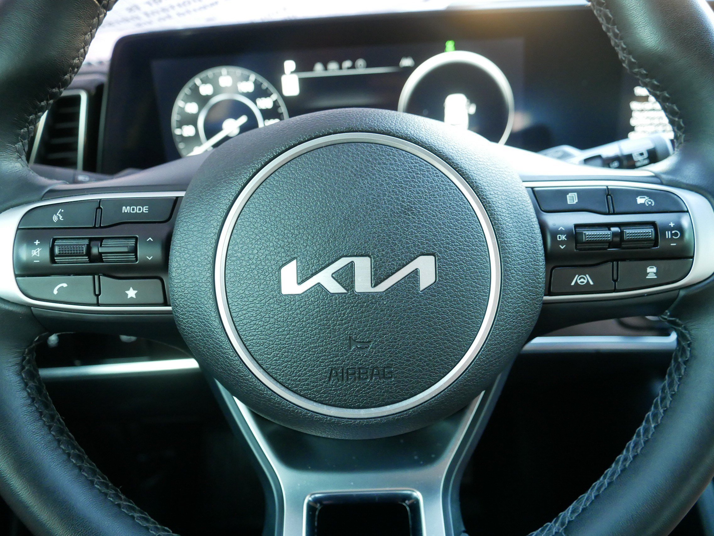 Used 2024 Glacier White Pearl/Ebony Black Roof Kia X-Pro Prestige image 25