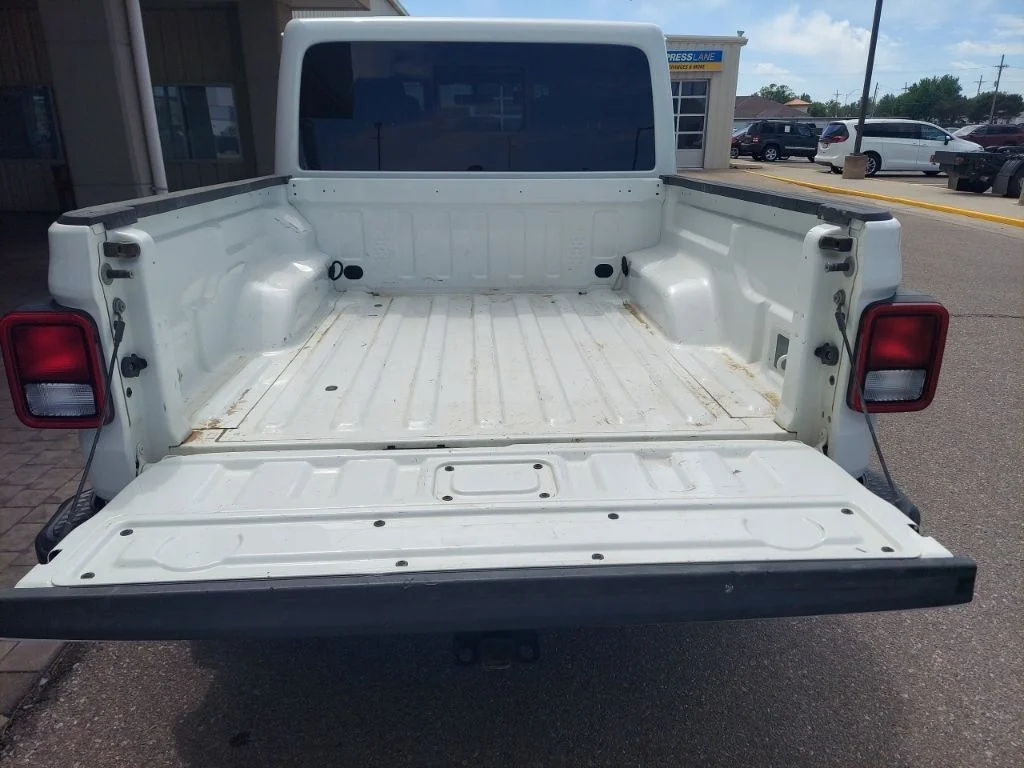 Used 2023 White Jeep Mojave image 9